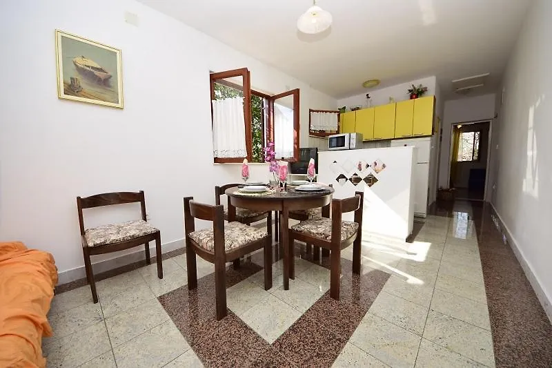 Zora Apartment Seget Vranjica