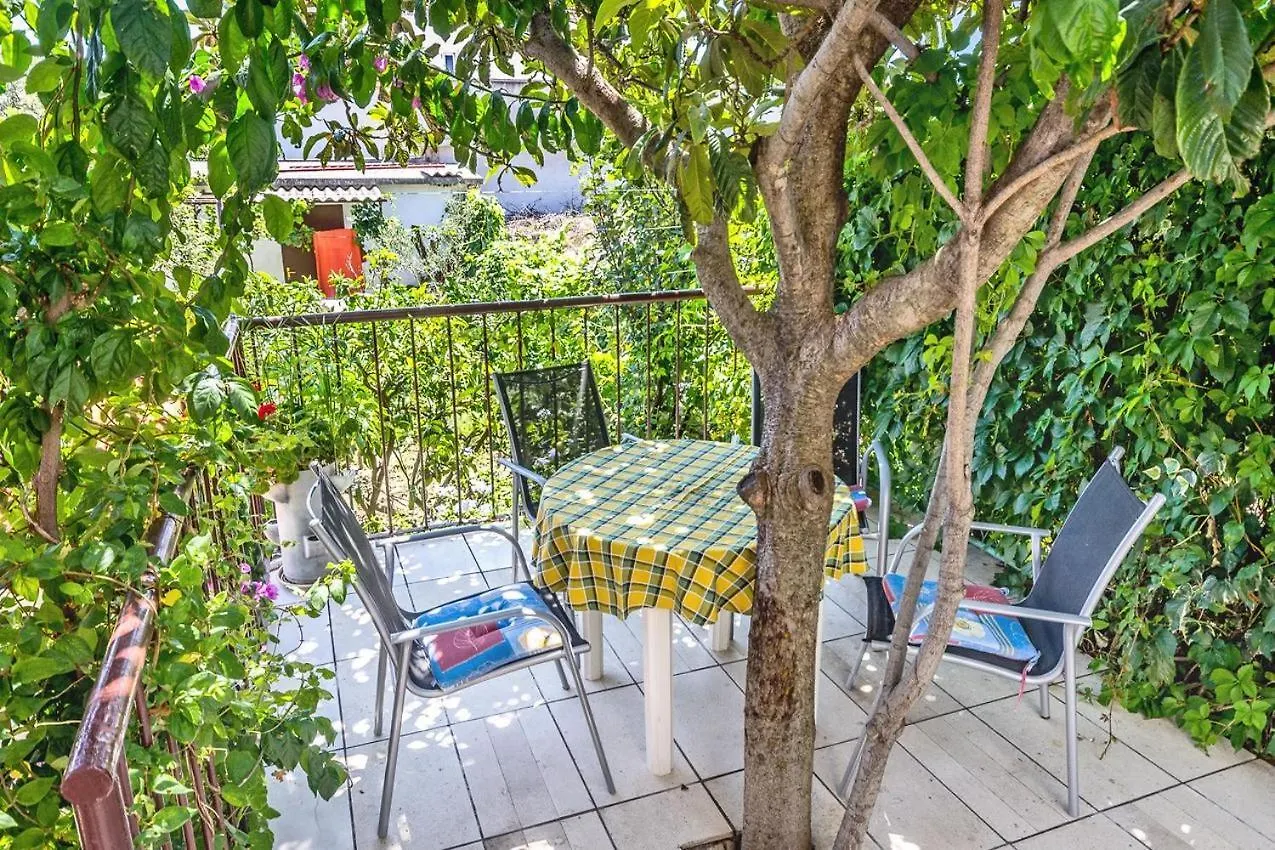 Zora Apartment Seget Vranjica