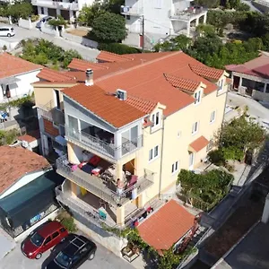 Mara Apartman
